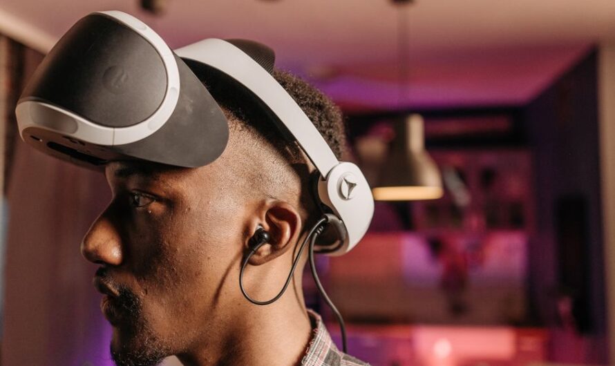 Gaming Earbuds with Built-in Microphones: Communicate Clearly in Multiplayer Games